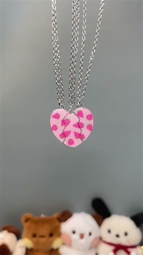 This locket looks beautiful and is good for decoration.