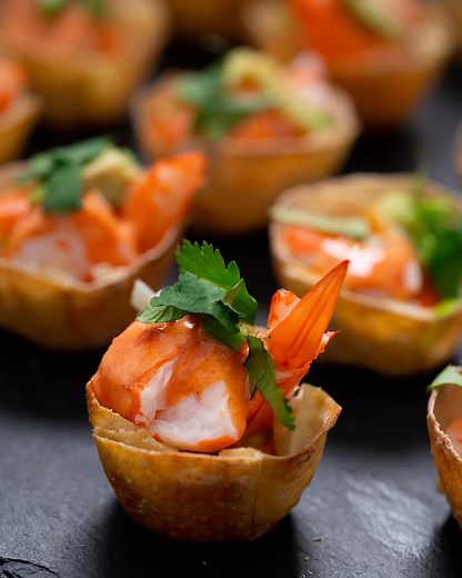 Who’s making these for their next Zoom party?! Mini Prawn Cocktail Wonton Cups 🎉💃🏻 Get the recipe: https://www.marionskitchen.com/prawn-cocktail-wonton-cups/ | Marion Grasby