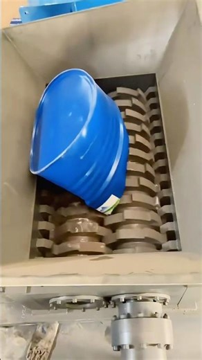 Double Shaft Shredder | Shredding Large Metal Drums #shredder #shreddermachinerecyclingwaste