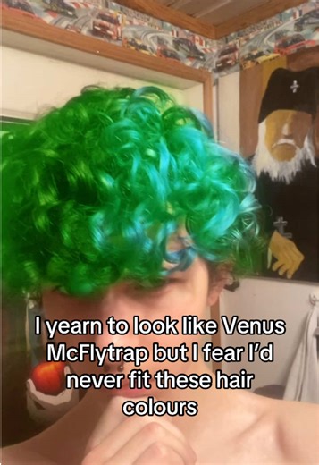 Venus McFlytrap Hair Dye Transformation