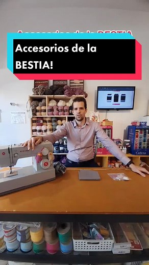 Hoy te mostramos los accesorios que te vienen con la BESTIA Singer 4423! escribinos 😁🦾🧶 #coseramaquina #singer #prensatelas #bobina #broches #maquinadecoser #sermaquina #amocoser #cordobaargentina #parati #maquinadecoserindustrial #cosermaquina #co #carreteles