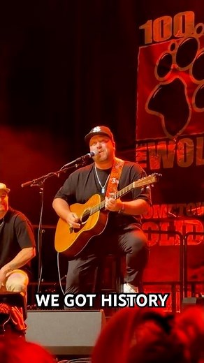 Mitchell Tenpenny - We Got History (Acoustic) (LIVE) in 4K - Kent, WA - Showare Center