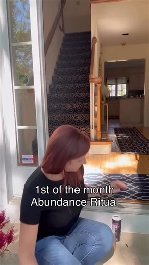 It’s the LAST first of the month of 2025 so let’s close out this year STRONG with our Abundance Ritual. Grab your salt and your cinnamon, let’s GO! Cinnamon has the power to attract wealth and abundance and salt helps protect that prosperity and ward of negative energy so this is a powerful combination of spices. Go to the door you enter your home through the most. Stand OUTSIDE facing in. Put a bit of salt (sea, Celtic, pink, whatever) in your hand and state your intention. You can borrow this 