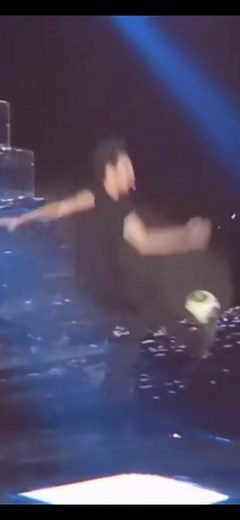 IM FALLING 4 U #onedirectionreunion #onedirection #1D #harrystyles #harrystylesfalling #louistomlinson #niallhoran #niallhoranvids #fyp #foryou