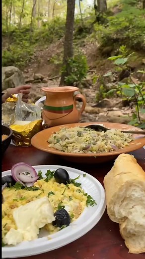 Béjaïa ... Algérie 🇩🇿 Quel grand repos de n'avoir même pas de quoi avoir à se reposer ! . Difficile à comprendre ... | Omar El Khayam