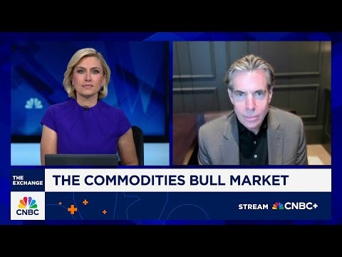 Gold powering higher as de-dollarization, debasement trade continues, says Carlyle's Jeff Currie