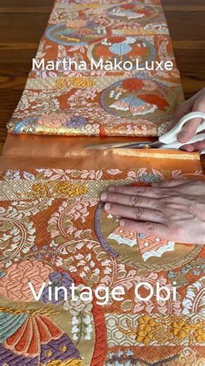 正絹帯をザクッ✂️唐織に翔る彩蝶の華｜和モダン タペストリーに。#帯リメイク ＃着物リメイク #テーブルランナー #タペストリー #帯 #着物 #marthamakoluxe