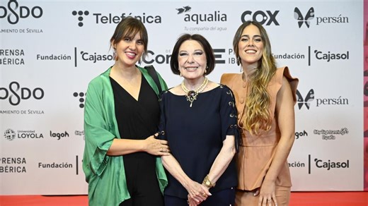 Blanca del Rey, del Corral de la Morería, y su 'pataíta' por el premio del Correo de Andalucía a Patricia Guerrero