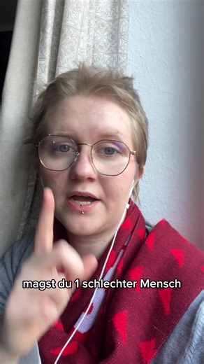 Karl Marx hat Grundlagenforschung betrieben. Es ist wichtig seine Person zu kritisieren, aber einen Platz in der linken Geschichte hat er sich alle mal verdient. #sozialismus #links #politik #feminismus #intersektionalismus #radikalfeminismus #marxismus #theorie