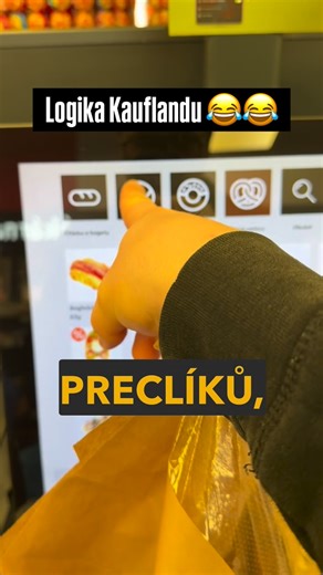 Ondřej Petr on Instagram: "Pod ikonkou preclíku není preclík. 🥨 UX designér nad tím teda moc nepřemýšlel 😂 @kauflandcesko - spravte si to! 👀😂 #kaufland #nakupovani #preclik #pecivo #cesko"