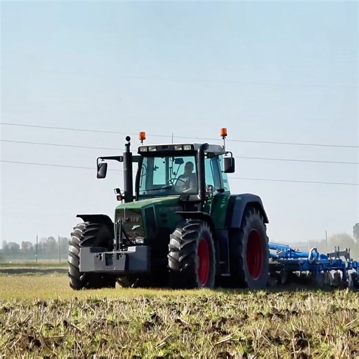 8.7K views · 194 reactions | Old fendt tractor at work #reels #fendttractor #fendt | Big Machines | Facebook
