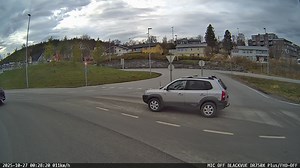 Da Tom Are Salberg fra Salberg Kjøreskole kom kjørende gjennom Kanebogen mandag, oppdaget han en bil som slepte en førerløs bil. Lenke i kommentarfelt 👇 | Harstad Tidende