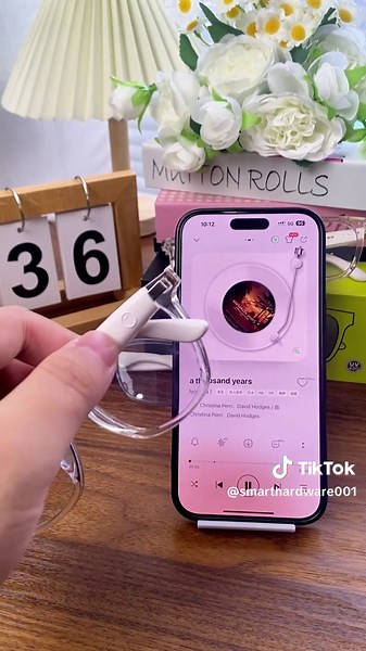 A smart sunglasses that can listen to music and make call also can provent both blue light sunlight to protect your eyes#ouletoothheadset #smart glasses #smart#flashsale #tiktokshoplabordaysale