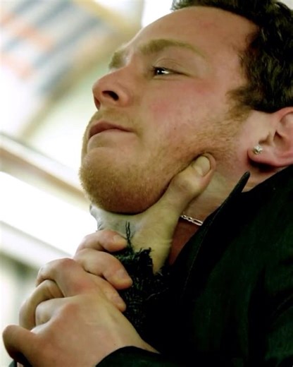 Never judge a homeless man on the subway. He might be a former CIA assassin. 😳 #PersonOfInterest