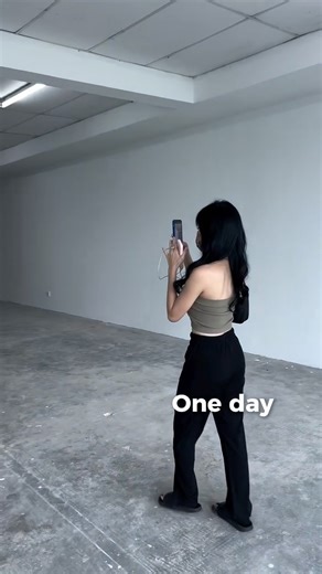 KOO JIA YI ｜Aphro | 打过很多工，煮炒店、cafe、奶茶店、超市煮蘑菇给大家吃… 8am - 1pm 上大学 2pm - 4pm 经营微商page 5pm - 1am 做奶茶店 2am - 6am 睡觉时间 日复一日 这是我最地狱的日子😀... | Instagram