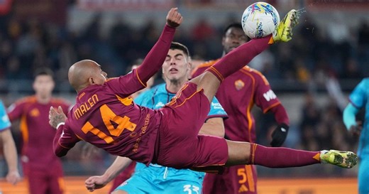 Malen’s priceless double keeps Roma in touch with Serie A pack