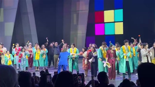 THE BARKADA 🫶🏻 WATCH: “Bagets” stars Raymond Lauchengco, Eula Valdez, and Yayo Aguila were given a special moment onstage during the curtain call of the musical adaptation. | via Hannah Mallorca, INQUIRER.net | INQUIRER.net