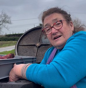 Quand Éliane nous explique la cuisson des betteraves. ♨️🧑‍🍳 📷: @pineau.jpa | Neo