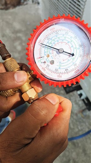 Blue Star split AC ❄️ R32 gas top up #viral #airconditioner #2025