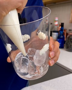 Alles blau in der Küche! Eine Traumtorte und der schönste Cocktail, den du je gesehen hast 🍸☁️ | Chefclub DE