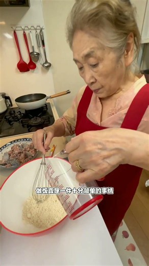 咱家这吃货公公又想吃炸鲅鱼了，裹上炸鸡粉开炸，香！#日本生活 #抖音美食创作人 #炸鱼块 @抖音小助手