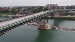 Report: US-Canada border reopening plan in the works