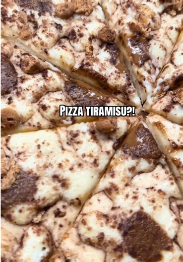 Ik ging hier zo sceptisch in… maar nu twijfel ik 😂🍕🍰 Tiramisú op pizza: geniaal of misdaad?😅 #foodtest #pizza #foodtok #dessert #viralfood
