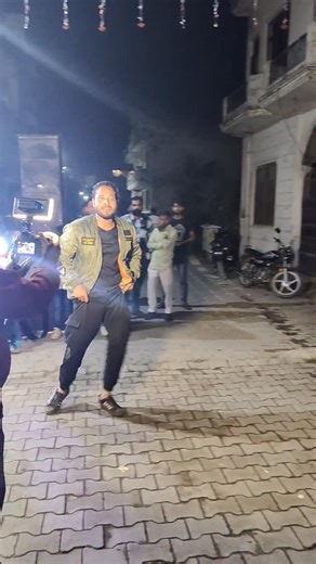 Tabis Siddiqui on Instagram: "Ye dance jo mere Desh ke javaan border par hamari seva kar rahe hai un tak viral Honi chahiye algorithm I request you 🙏🙏 . . Dc…. @its_tabis_siddiqui . . . #viral #reels #instagram #trendingreels #tabis_siddiqui"