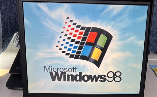 Windows98实机启动及部分软件游戏测试（IBM Thinkpad T42）