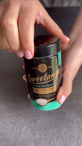 Adi Shalom on Instagram‎: "עוגת שקדים ללא גלוטן מופחתת סוכר והכי קלה להכנה. מתחילים כבר לחשוב על פסח אבל זו עוגה שמתאימה גם לכל ימות השנה, והיא גם מופחתת סוכר בזכות הסוויטאנגו שלי וגם בקלות אפשר להפוך אותה לפרווה. אין פה הקצפת ביצים כמו רוב העוגות של פסח פשוט מערבבים הכל בעקרה אחת, אני הוספתי גם אוכמניות ושקדים פרוסים כדי להפוך אותה לקצת יותר חגיגית, אפשר לשדרג עם כל פרי שאתם אוהבים. המתכון המלא נמצא בבלוג, יש גם קישור בסטורי ואם לא מצאתם תכתבו לי ואשלח לכם קישור פרסום ממומן בשיתוף @sweetango_il