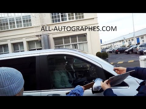 Bruce Springsteen not signing autographs in Paris