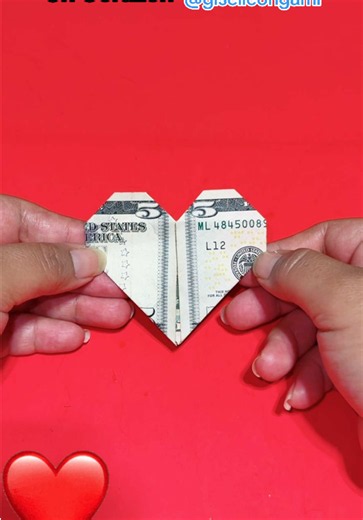 Cómo doblar un billete en forma de corazón