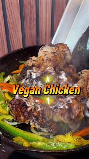 VEGAN CHICKEN THAT WILL FOOL ANYBODY 🔥 Crispy, juicy, and packed with flavor — this is plant-based done RIGHT 🌱🍗 If you want to learn how to make vegan chicken and show people you can eat plant-based without sacrificing taste, the FULL recipe video is LIVE on YouTube. I break it down step-by-step so anyone can do it. 📘 Vegan Oxtail E-Book is OUT NOW If you haven’t grabbed it yet, the link is in my bio. Cook with purpose. Eat with intention. 👑🌱 #VeganChicken #PlantBasedChef #VeganKingzz #Wh