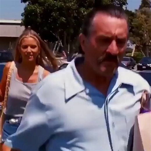 Robert De Niro and Tarantino couldn’t get along before Jackie Brown. De Niro wanted to play Max Cherry. He lobbied for it. But Tarantino already promised that part to Robert Forster. He handed him the script in a restaurant and said, “You will do this, that’s all there is to it.”