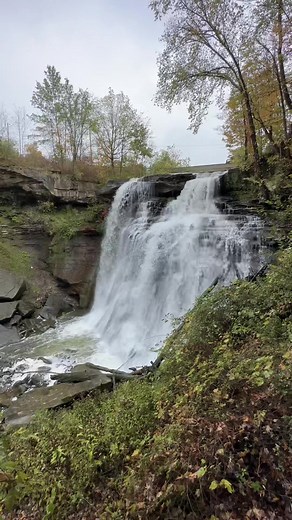 Three must-see waterfalls in Northeast Ohio! More details on each hike are on our website. #ohio #hiking #waterfall #ohiohikes