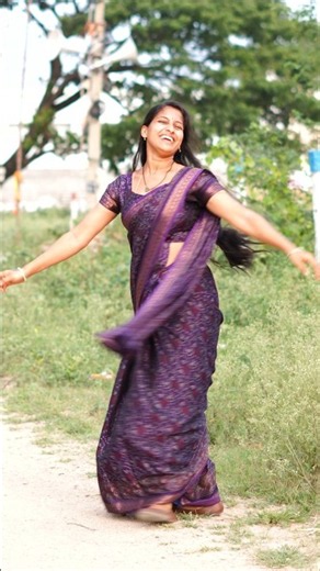 Enniyallo Valloo Pula Jalloo 🔥💃 Suman & Roja Pure Folk Mass | Pravali Dazzling | #Shorts
