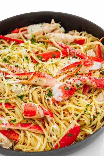 Crab Linguine in a White Wine Garlic Sauce - The Lemon Bowl
