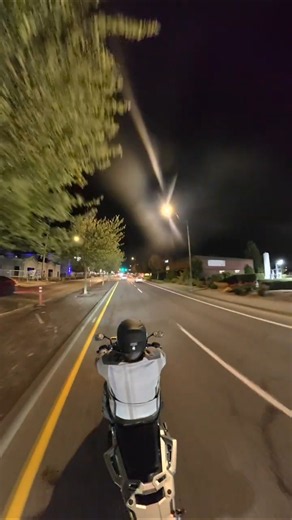 The Music Hit… and the Road Called Back 🏍️⚡ Foreigner – Juke Box Hero
