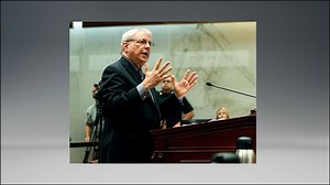 NY court hears arguments that chimps have rights