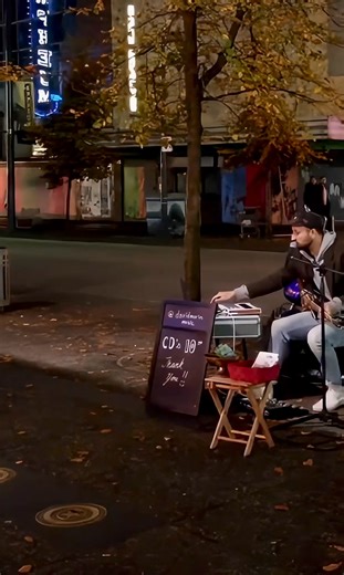 @followers A little #JamesBlake nostalgia for you on a Wednesday night. #busking #vancouver #livemusic #fall | David Morin