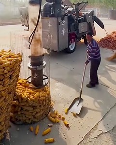 The Self-Priming Corn Crushing Machine! 🌽 | Bee Inspired