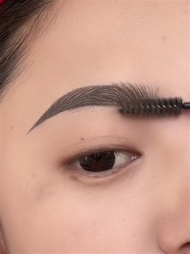 Fill In Eyebrows with Top Products and Tips