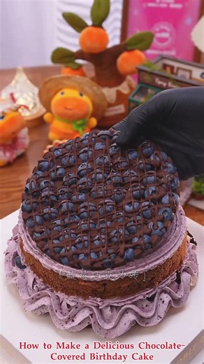 How to Make a Delicious Chocolate-Covered Birthday Cake