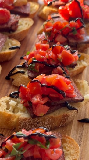 This is your sign to make these flank bruschetta bites if you’re hosting a NYE party 🥂 | Redefine Meat
