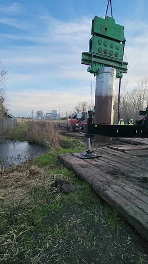 Driving Caissons with a Vibratory Hammer