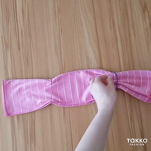 61K views · 1.2K reactions | Ab Montag gilt in den meisten Bundesländern in Deutschland die Maskenpflicht in den öffentlichen Verkehrsmitteln und beim Einkaufen. Wir zeigen Dir heute, wie Du Dir ganz einfach einen Mundschutz von zuhause machen kannst, ohne dafür nähen zu müssen!  | Takko Fashion | Facebook