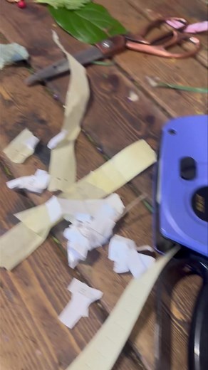 2K views · 28 reactions | Today’s life lesson….. how to refill a pricing gun with a new roll of labels! I feel satisfied that I managed it but i know that next time it’s empty I’ll go through the same rigmarole! 藍藍 | Maisies Daisies Florist | Facebook