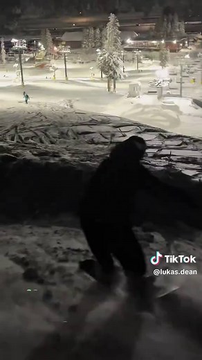 Night boarding #snowboarding