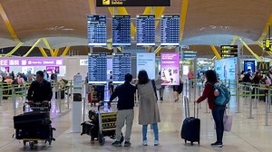 Los aeropuertos españoles superaron en 2024 la barrera de los 100 millones de pasajeros internacionales por primera vez en su historia