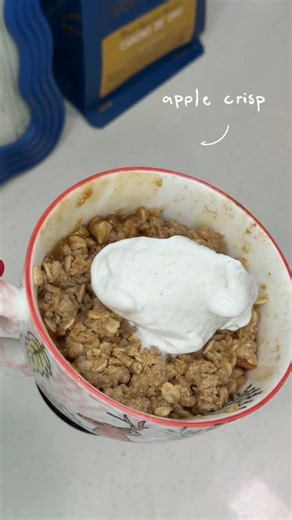 Dorm Therapy on Instagram: "yes, you can make the most amazing apple crisp in the microwave🍎 full recipe in pinned comment 👇"